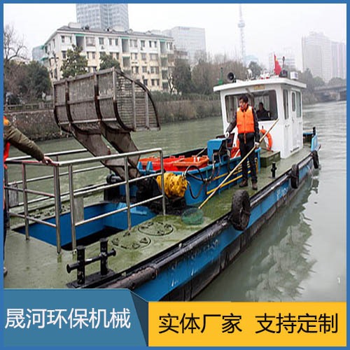 Automatic mowing boat